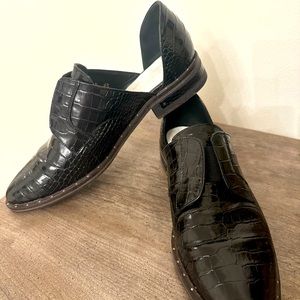 Freda Salvador Alligator D'Orsay Flats, size 6.5, black